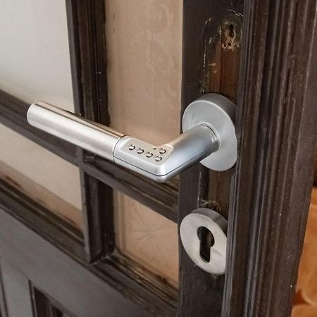 Apartments In Mala Strana - 10 Minutes From Charles Bridge Prag Exteriör bild