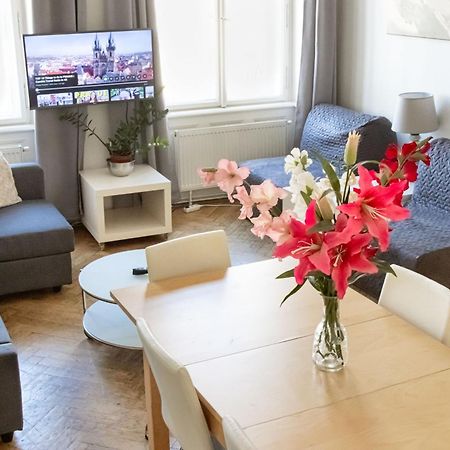 Apartments In Mala Strana - 10 Minutes From Charles Bridge Prag Exteriör bild