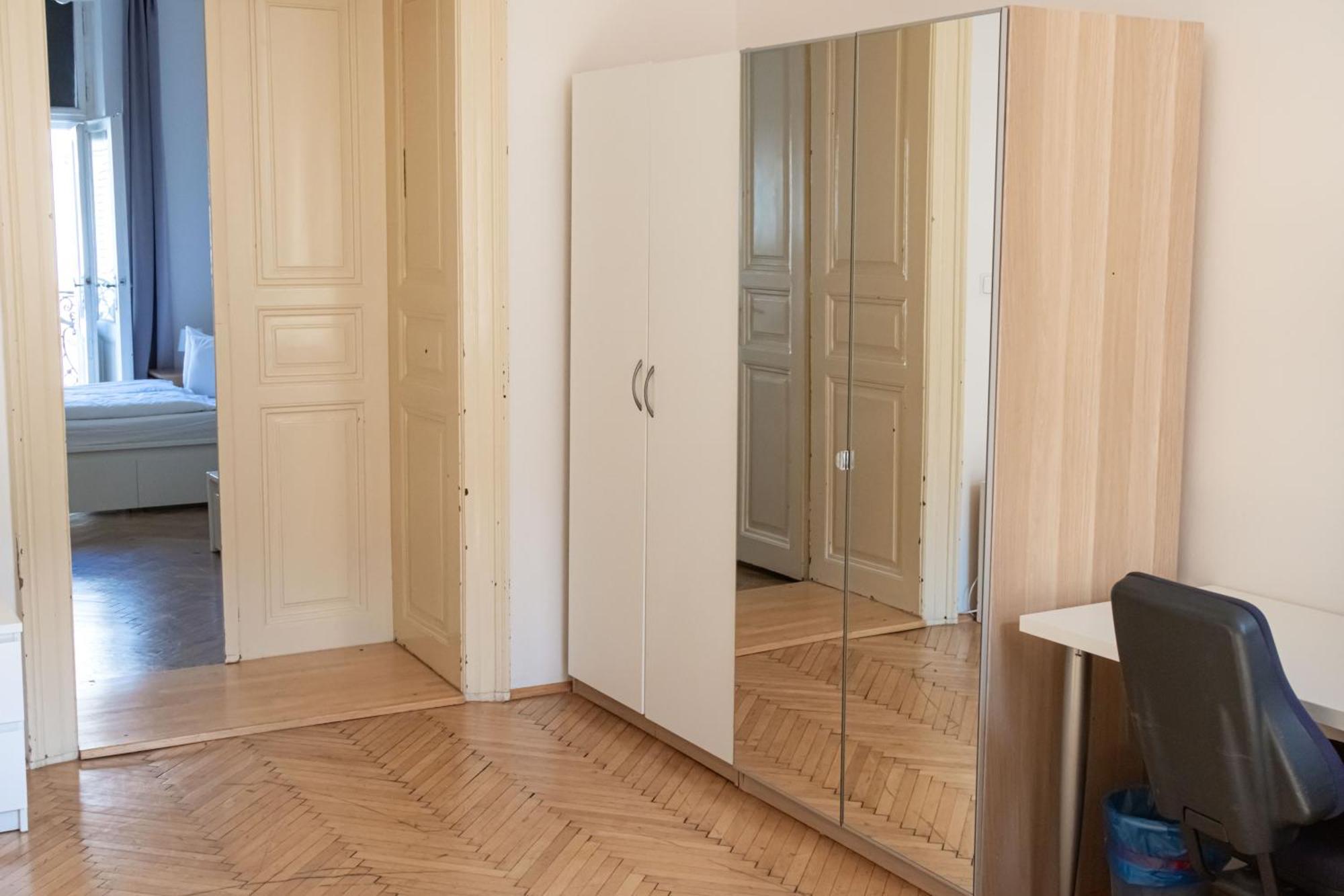 Apartments In Mala Strana - 10 Minutes From Charles Bridge Prag Exteriör bild