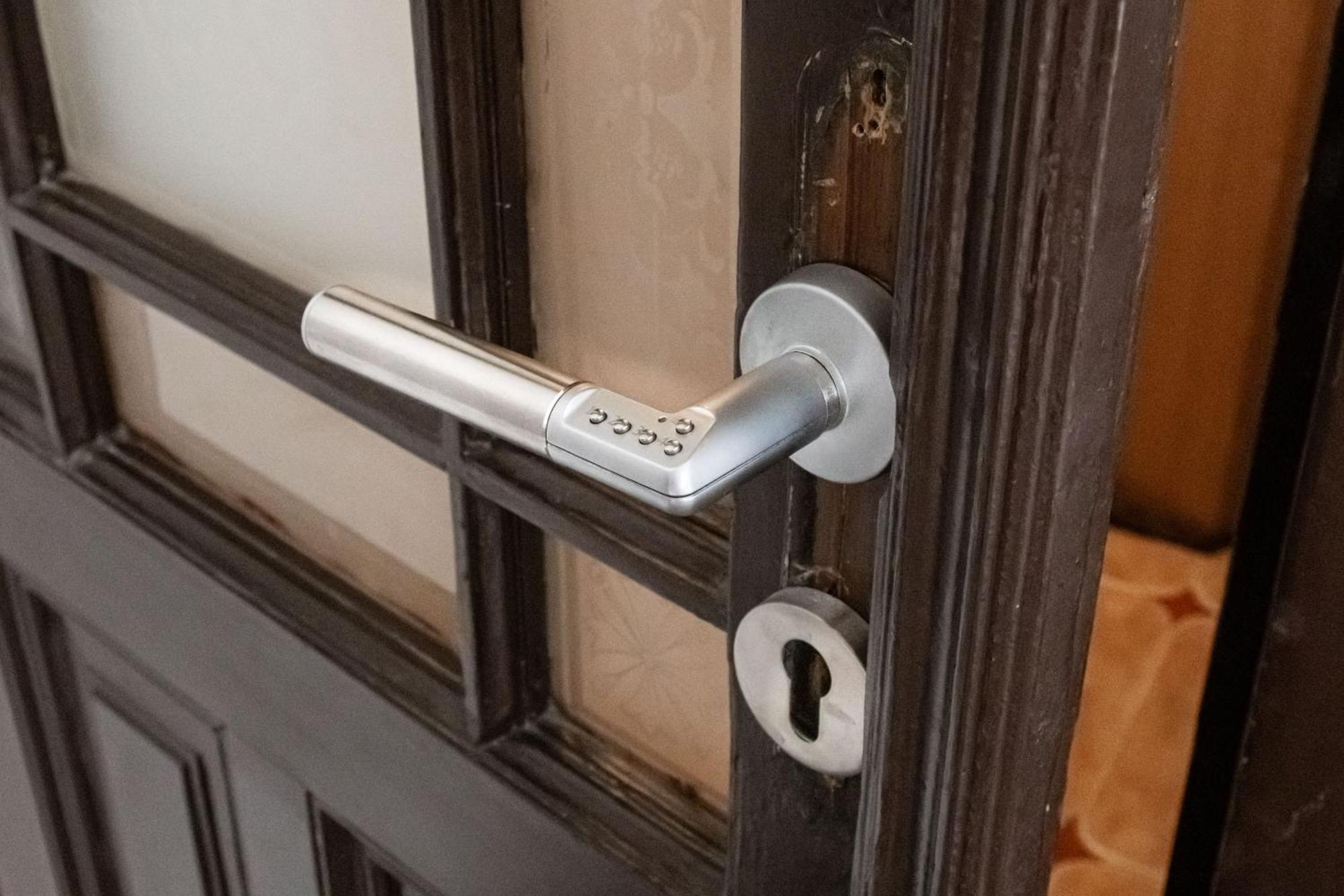 Apartments In Mala Strana - 10 Minutes From Charles Bridge Prag Exteriör bild