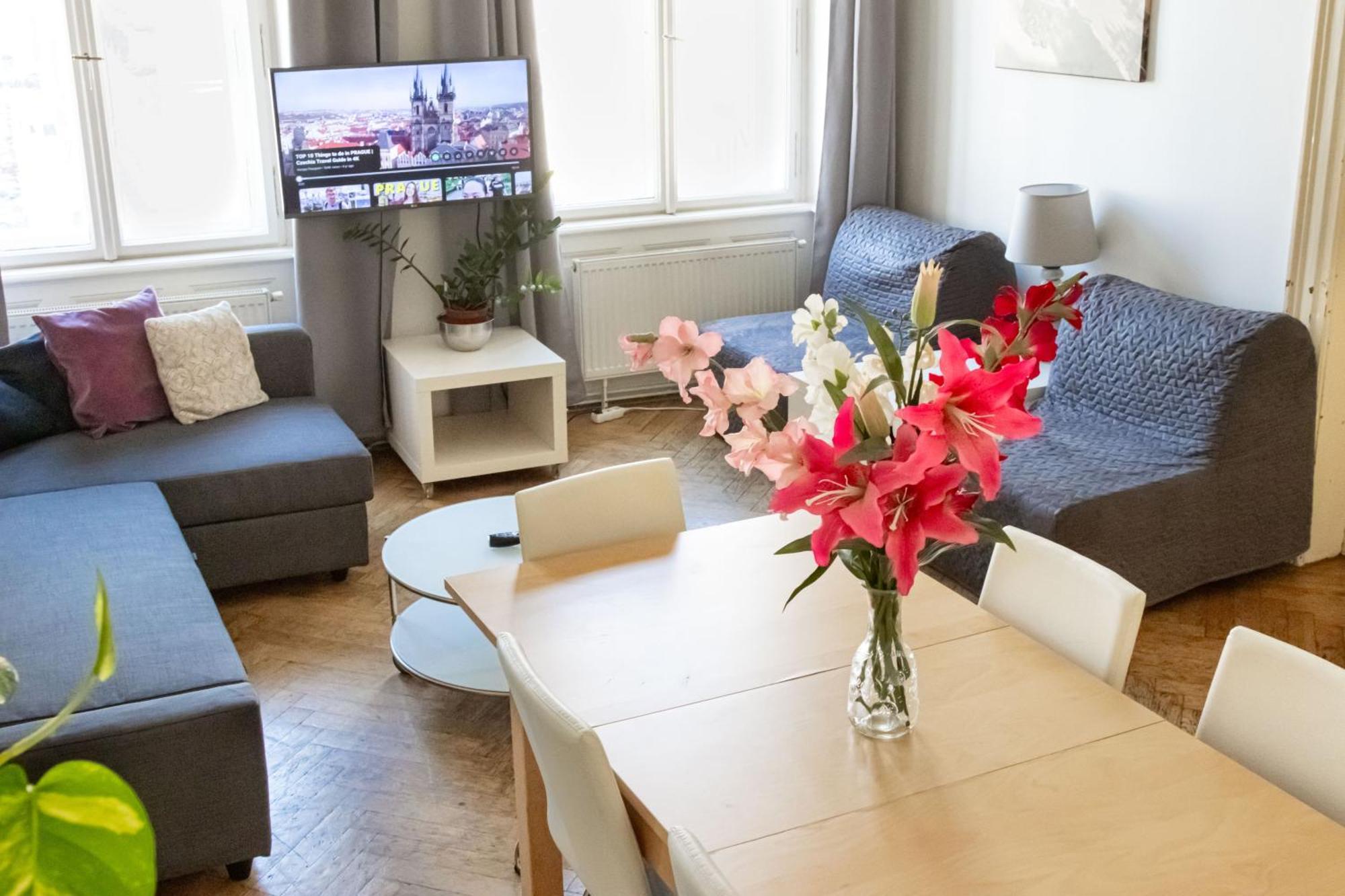 Apartments In Mala Strana - 10 Minutes From Charles Bridge Prag Exteriör bild