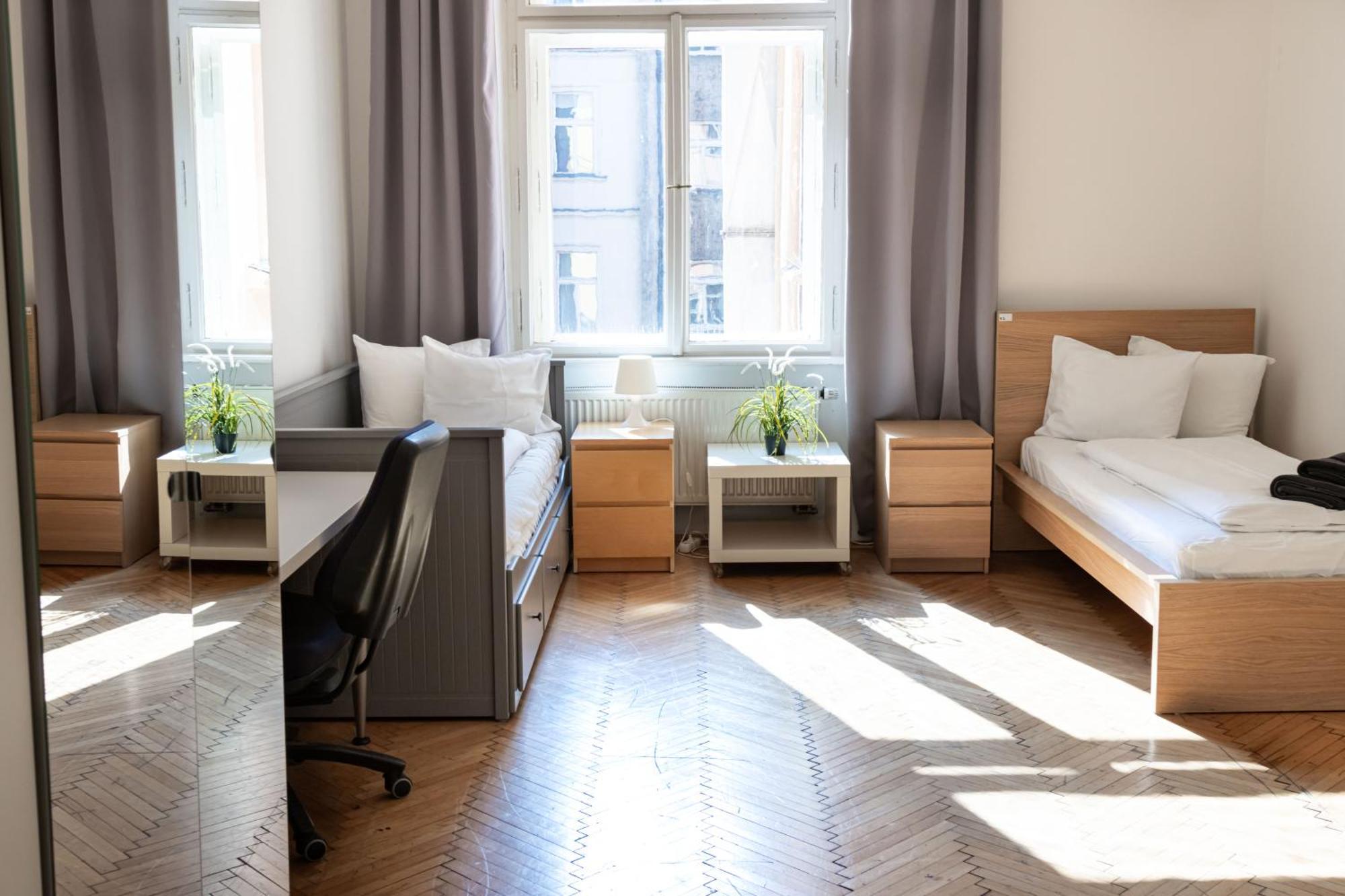 Apartments In Mala Strana - 10 Minutes From Charles Bridge Prag Exteriör bild