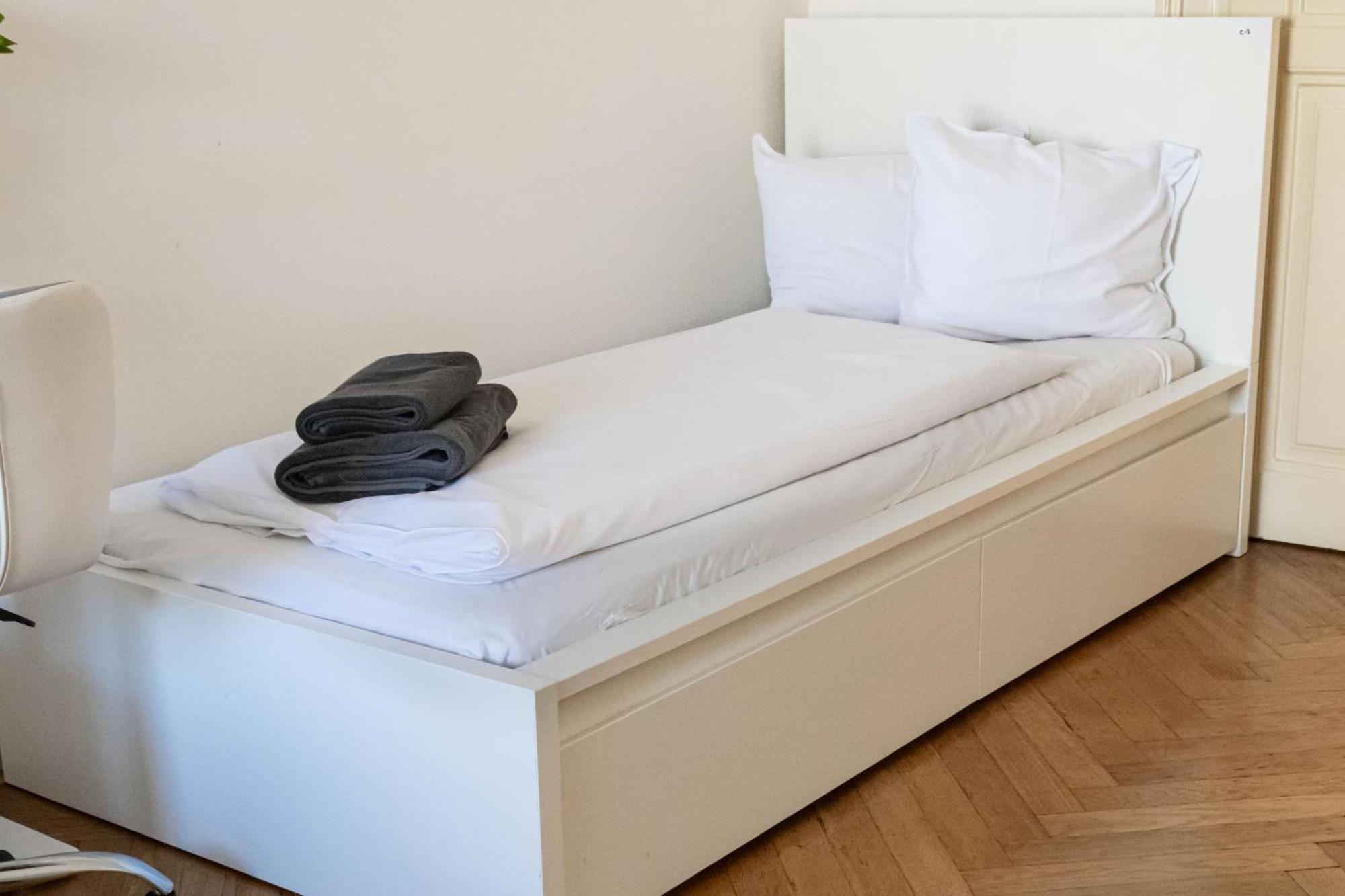 Apartments In Mala Strana - 10 Minutes From Charles Bridge Prag Exteriör bild