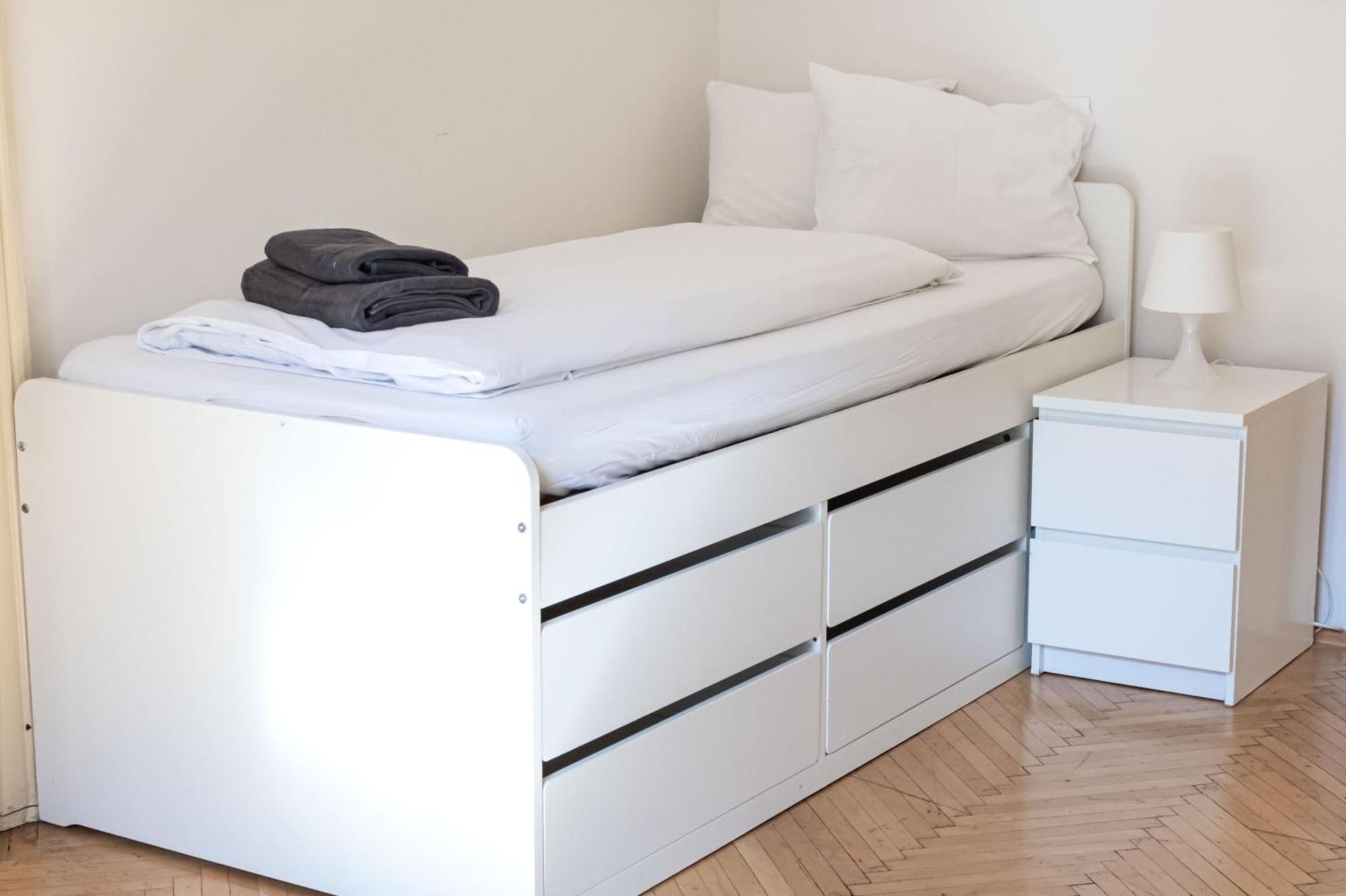 Apartments In Mala Strana - 10 Minutes From Charles Bridge Prag Exteriör bild