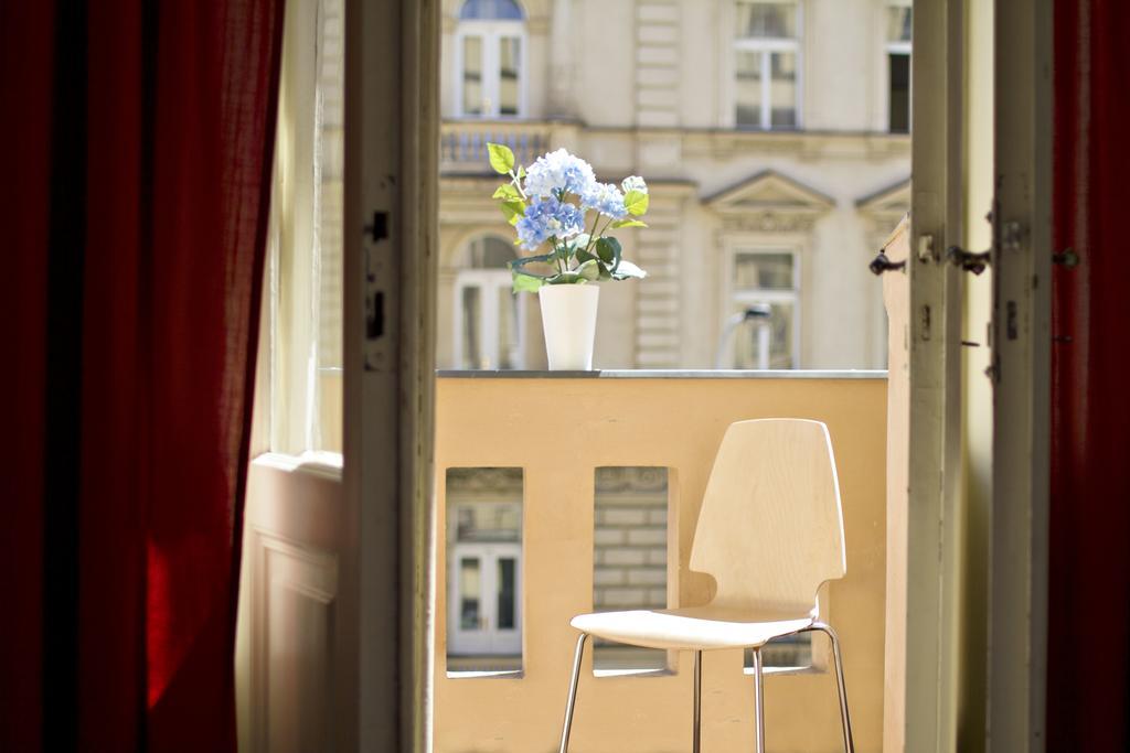 Apartments In Mala Strana - 10 Minutes From Charles Bridge Prag Rum bild