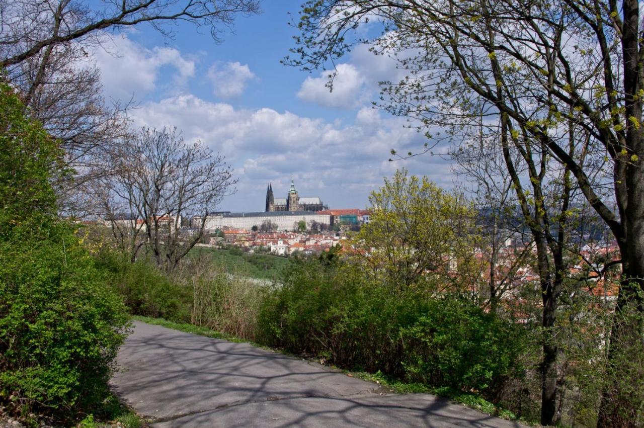Apartments In Mala Strana - 10 Minutes From Charles Bridge Prag Exteriör bild