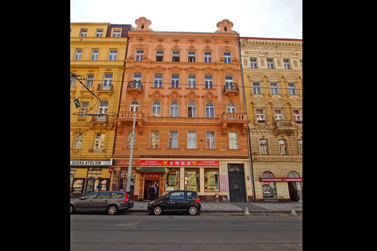 Apartments In Mala Strana - 10 Minutes From Charles Bridge Prag Exteriör bild