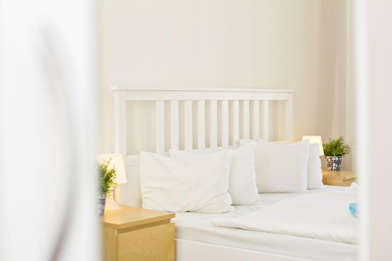Apartments In Mala Strana - 10 Minutes From Charles Bridge Prag Exteriör bild