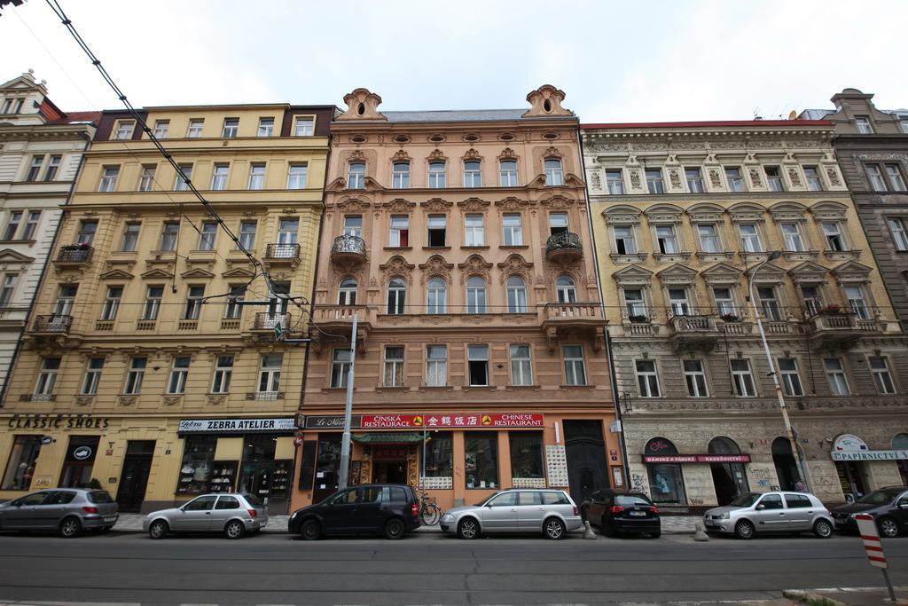 Apartments In Mala Strana - 10 Minutes From Charles Bridge Prag Exteriör bild