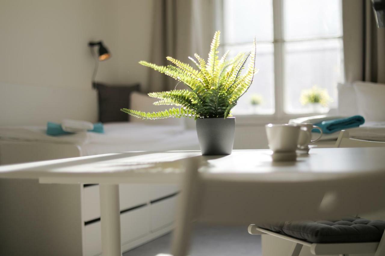 Apartments In Mala Strana - 10 Minutes From Charles Bridge Prag Exteriör bild